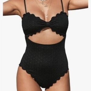 [Cupshe] One Piece Swimsuit Sexy Black Cutout Scallop Trim Bathing Suit